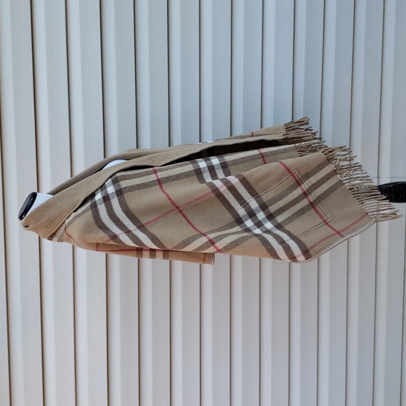 BURBERRY LARGE CHECK REVERSIBLE WRAP STOLE SCARF WITH POCKETS 100% CASHMERE - Picture 6 of 9